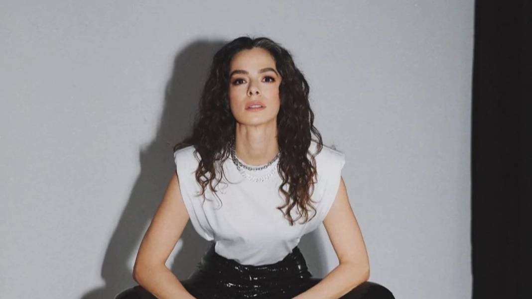 "Askerdeyim zor durumdayım" diyen hayranı Özge Özpirinçci'den bakın ne istemiş? Ahlaksızlık diz boyu! 6